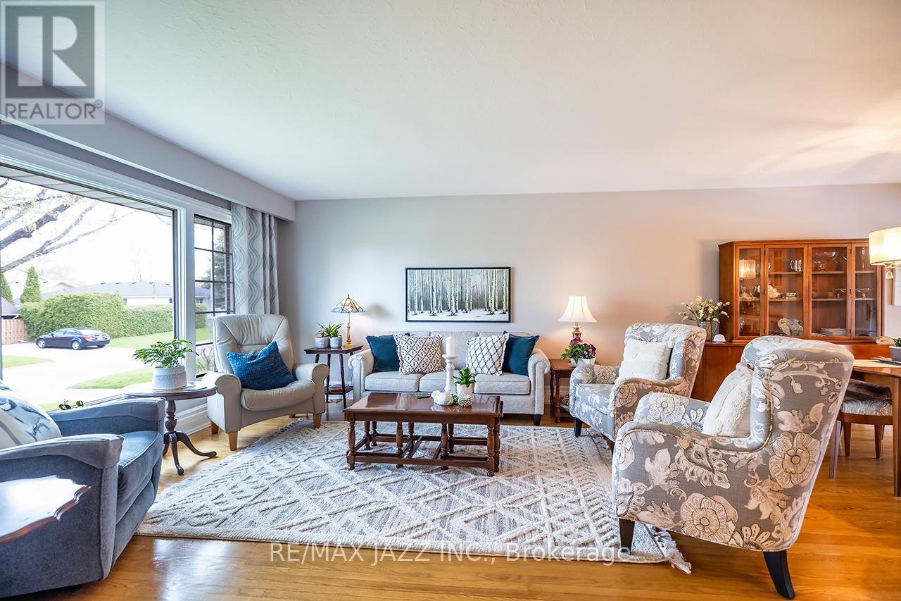 422 Glenalan Avenue, Oshawa, Ontario  L1J 3L1 - Photo 8 - E13115930