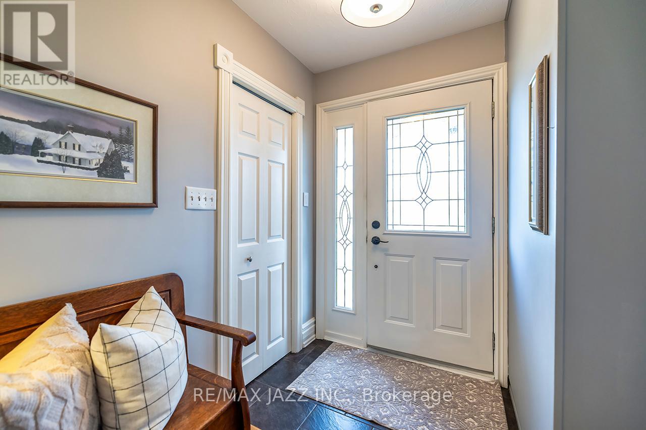 422 Glenalan Avenue, Oshawa, Ontario  L1J 3L1 - Photo 6 - E13115930