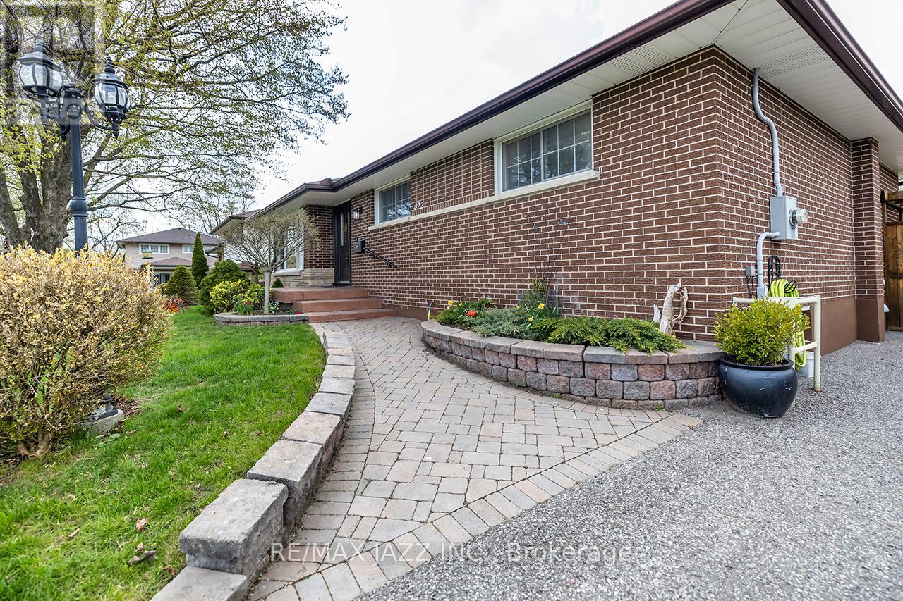 422 Glenalan Avenue, Oshawa, Ontario  L1J 3L1 - Photo 4 - E13115930