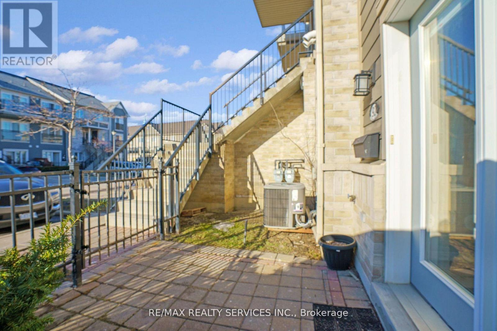 92 - 60 Fairwood Circle, Brampton, Ontario  L6R 0Y6 - Photo 5 - W13115962