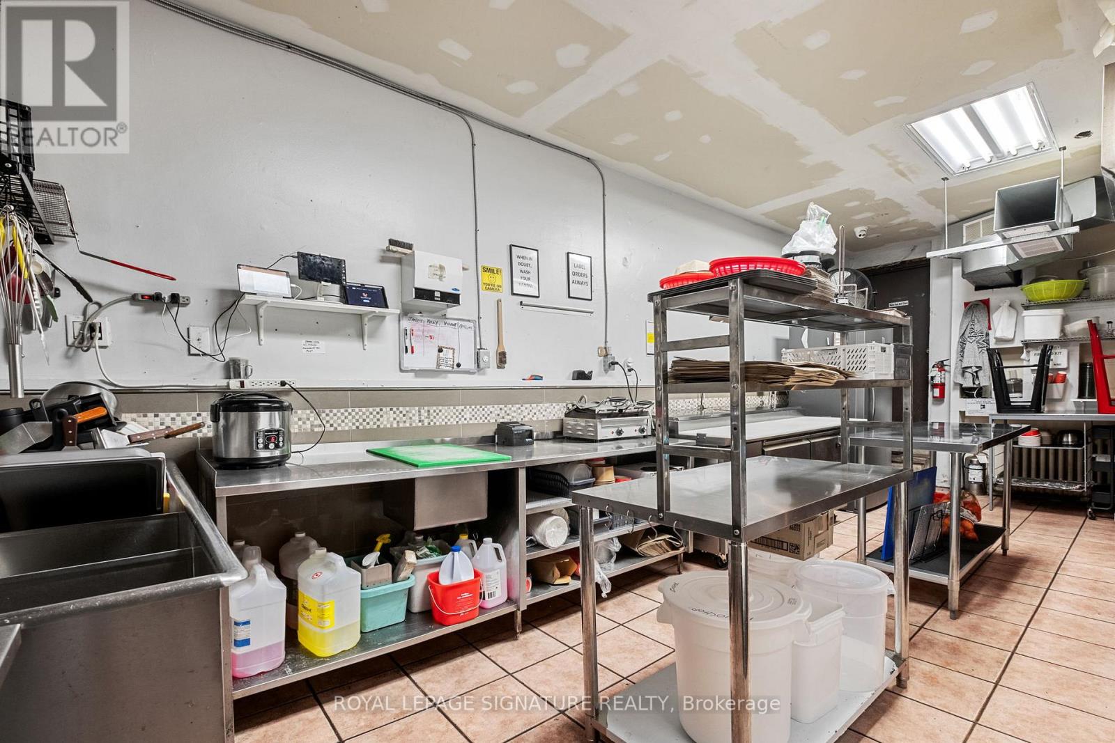 1310 St Clair Avenue W, Toronto, Ontario  M6E 1C1 - Photo 15 - W13116012