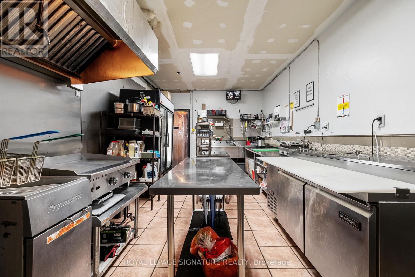 1310 St Clair Avenue W, Toronto, Ontario  M6E 1C1 - Photo 16 - W13116012