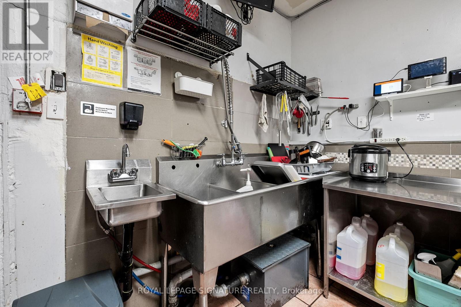 1310 St Clair Avenue W, Toronto, Ontario  M6E 1C1 - Photo 17 - W13116012