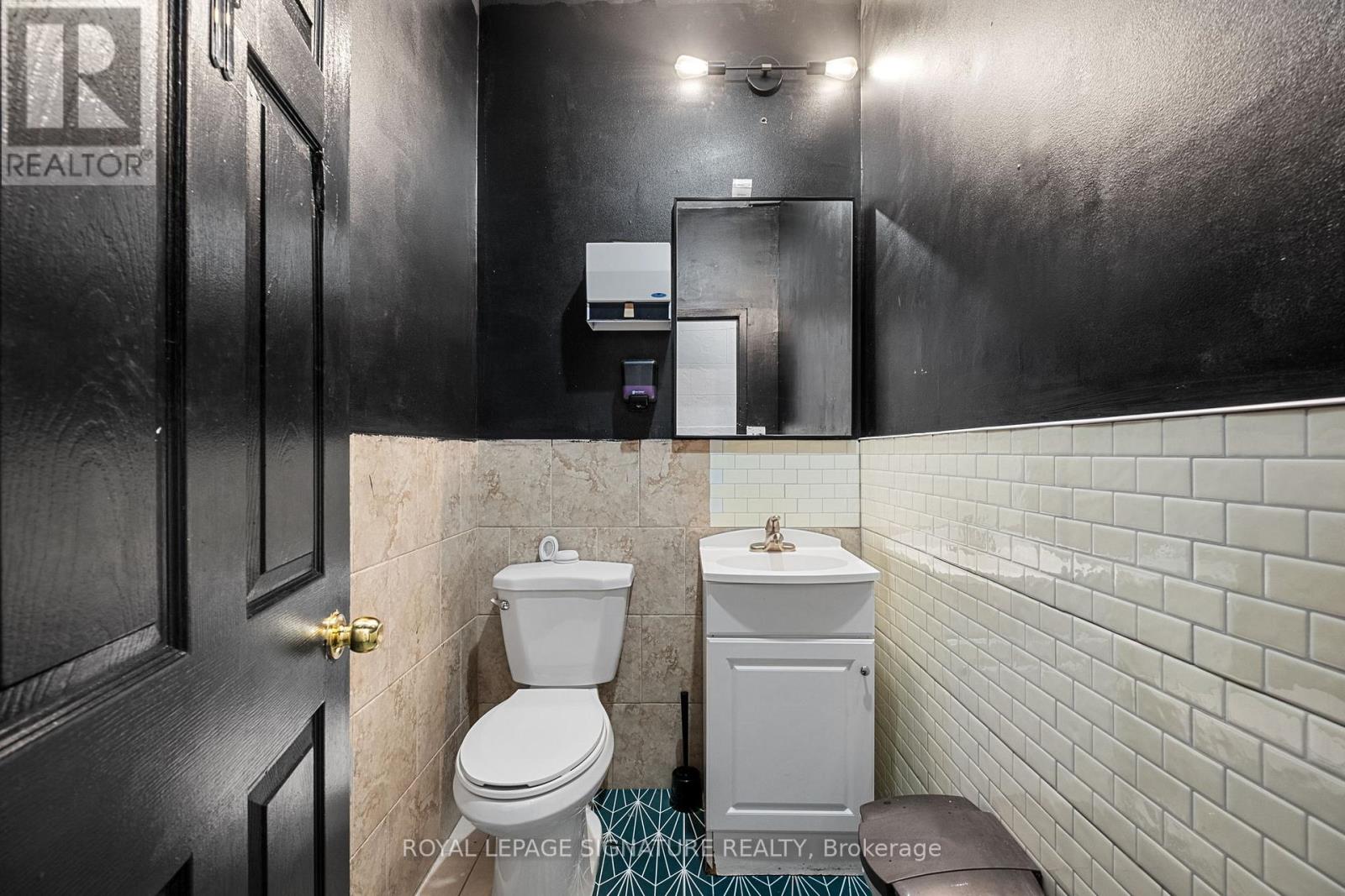 1310 St Clair Avenue W, Toronto, Ontario  M6E 1C1 - Photo 18 - W13116012