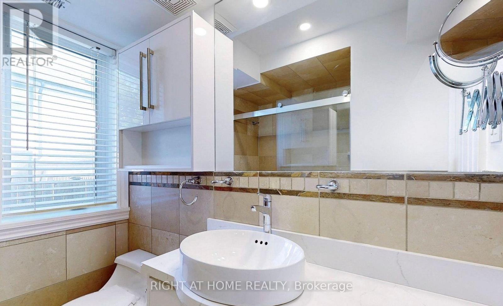 2 - 1186 Royal York Road, Toronto, Ontario  M9A 4B3 - Photo 14 - W13116116