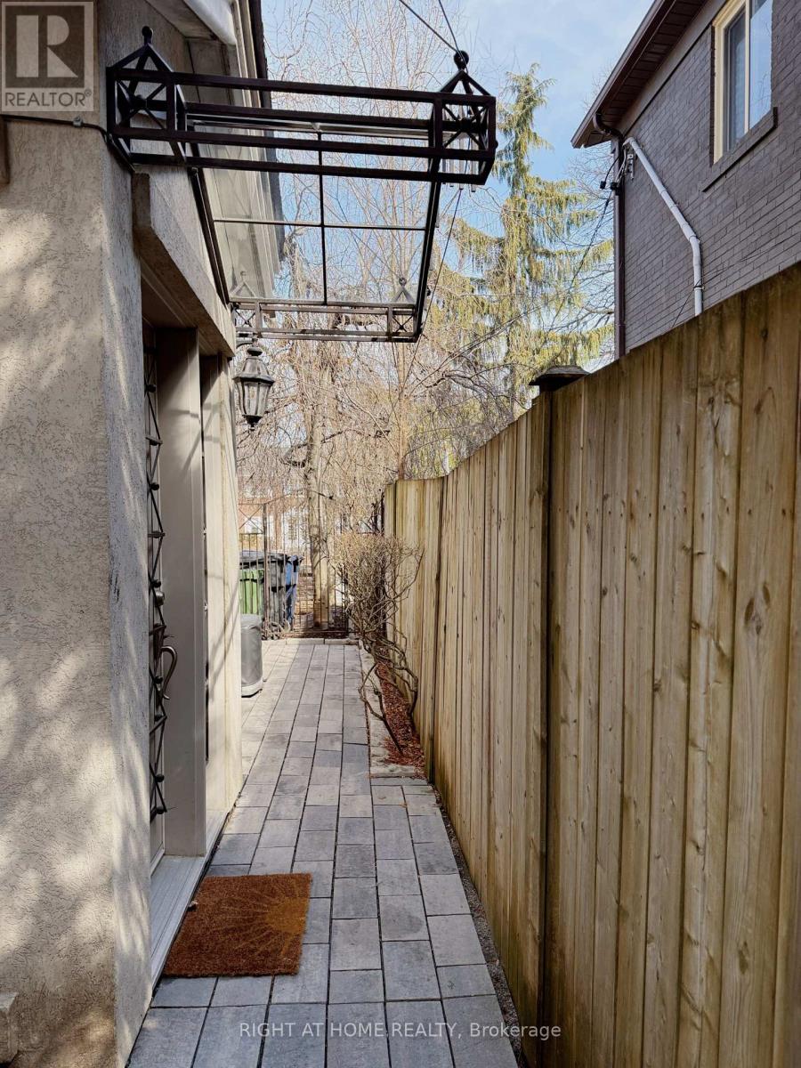 2 - 1186 Royal York Road, Toronto, Ontario  M9A 4B3 - Photo 26 - W13116116