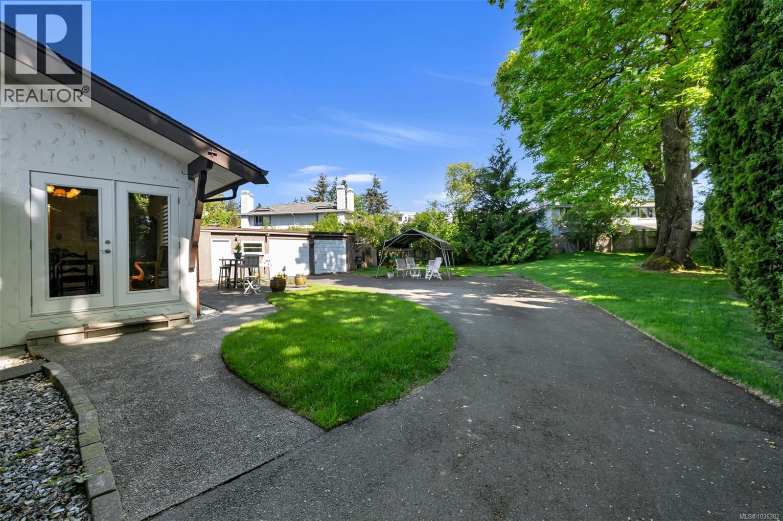 989 Abbey Rd E, Saanich, British Columbia  V8Y 1L1 - Photo 30 - 1036382