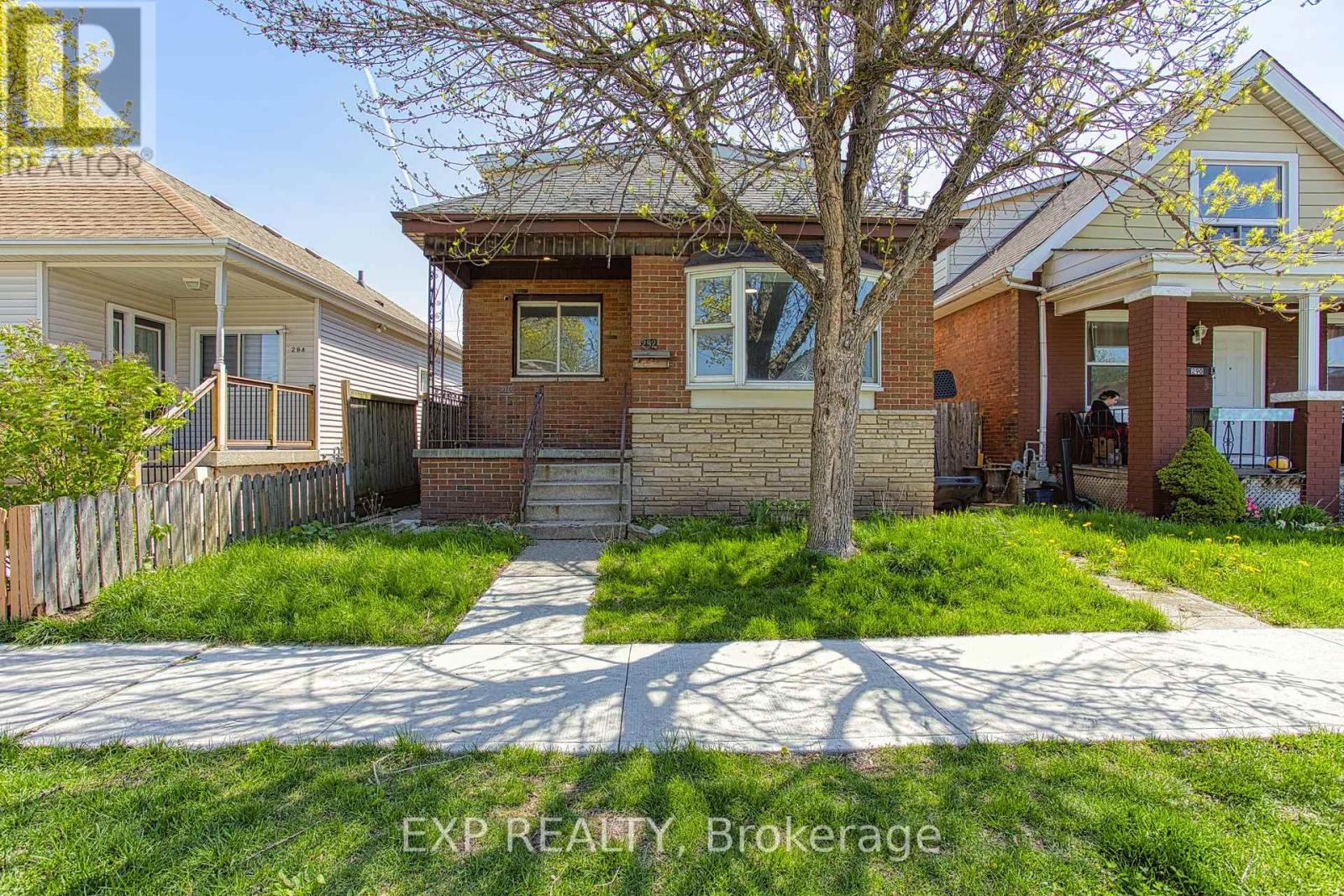 292 Fairfield Avenue, Hamilton, Ontario  L8H 5H6 - Photo 2 - X13115964