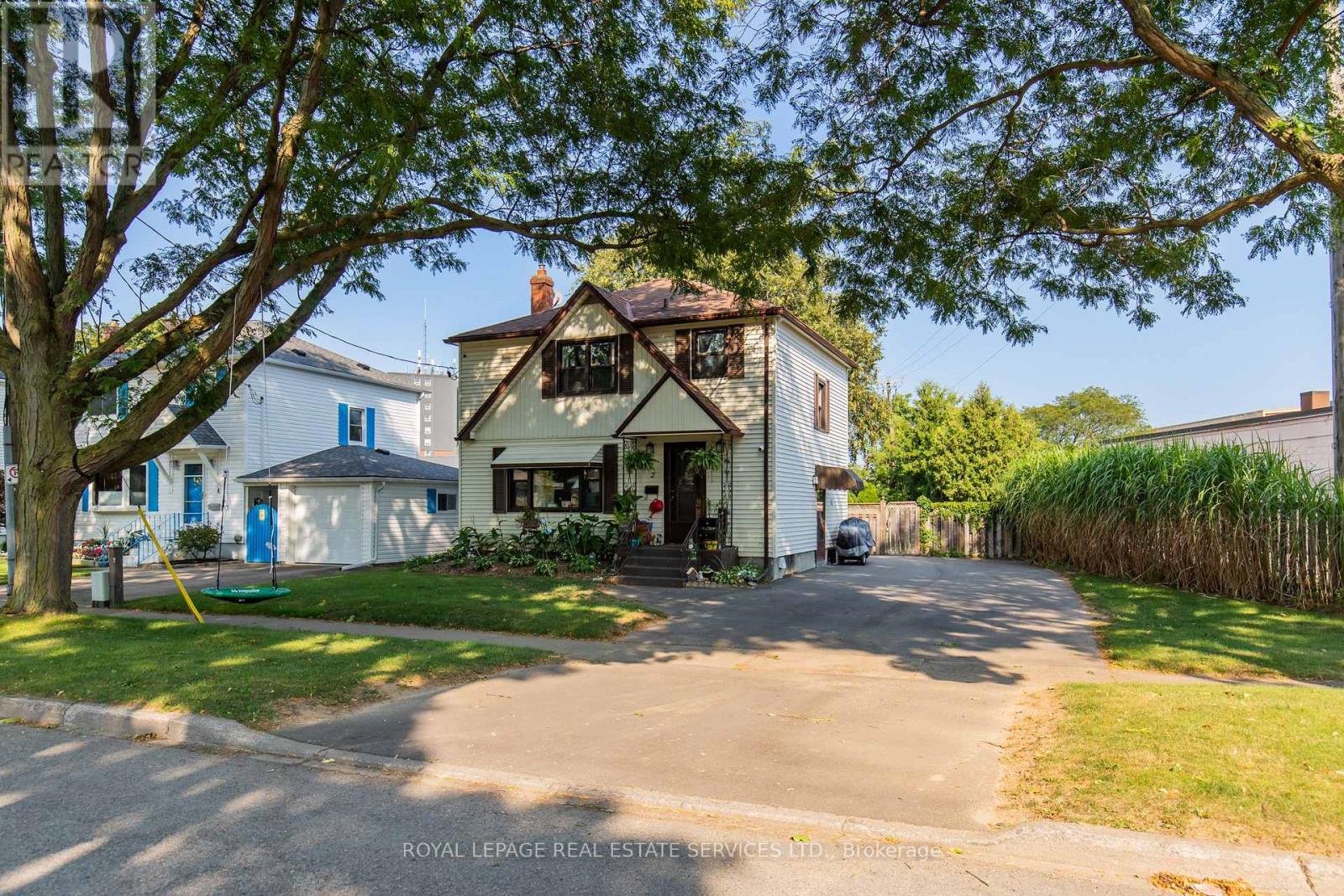 C - 2 Thorndale Avenue, St. Catharines, Ontario  L2R 6A3 - Photo 2 - X13116094