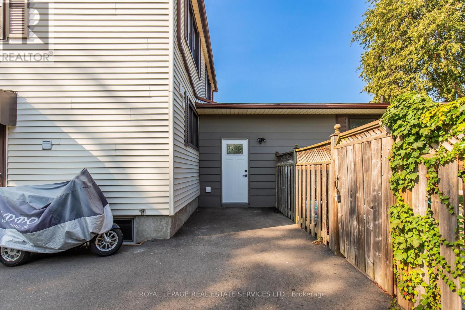 C - 2 Thorndale Avenue, St. Catharines, Ontario  L2R 6A3 - Photo 3 - X13116094