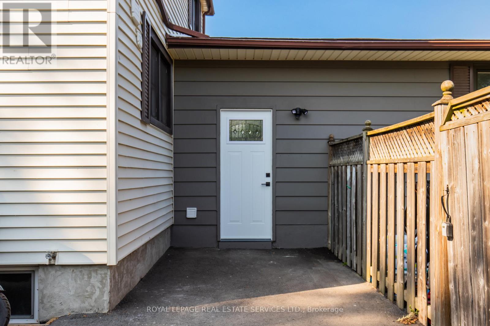 C - 2 Thorndale Avenue, St. Catharines, Ontario  L2R 6A3 - Photo 4 - X13116094