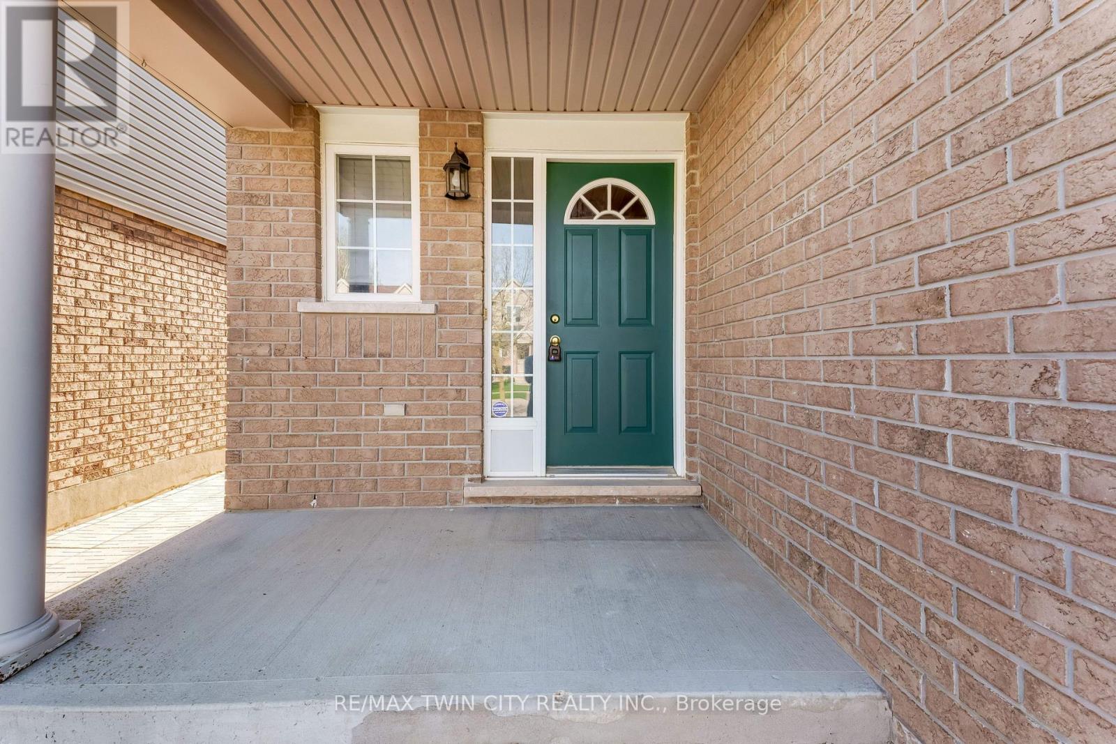 15 Isabella Street, Kitchener, Ontario  N2E 4J9 - Photo 3 - X13116328