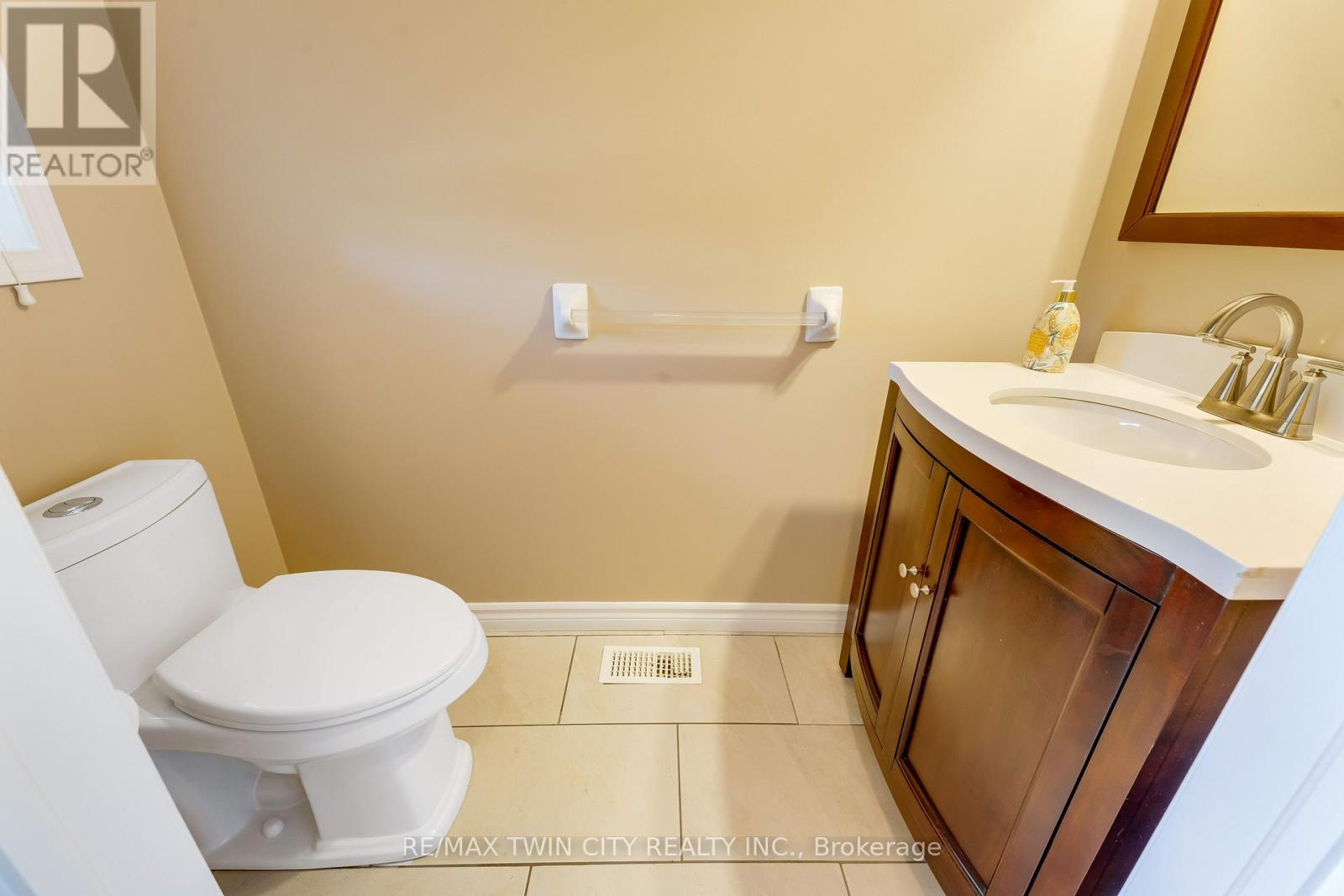 15 Isabella Street, Kitchener, Ontario  N2E 4J9 - Photo 5 - X13116328