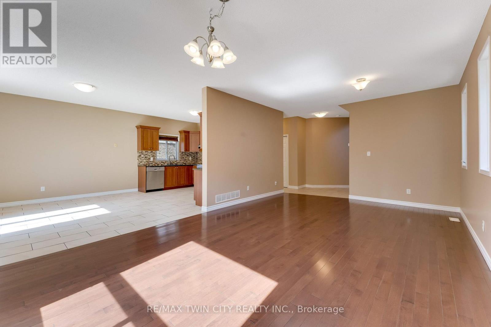 15 Isabella Street, Kitchener, Ontario  N2E 4J9 - Photo 7 - X13116328