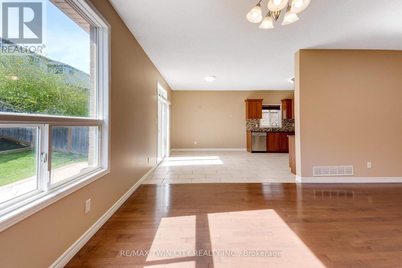 15 Isabella Street, Kitchener, Ontario  N2E 4J9 - Photo 8 - X13116328