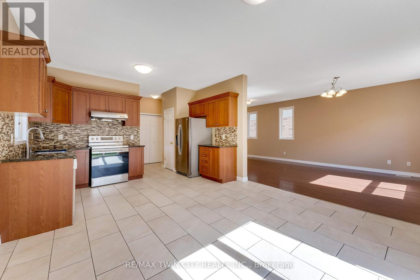 15 Isabella Street, Kitchener, Ontario  N2E 4J9 - Photo 9 - X13116328