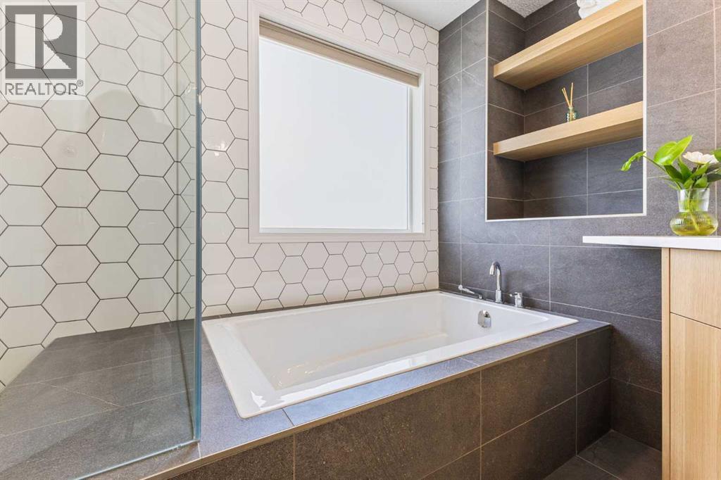 11 Simcoe Crescent SW, Calgary, Alberta  T3H 4K6 - Photo 31 - A2292695