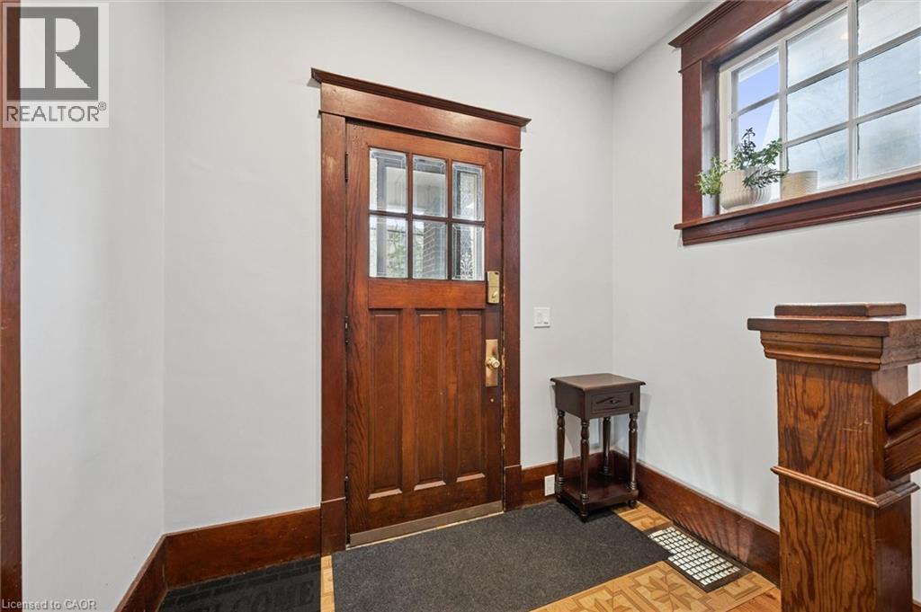 156 Norfolk Street, Stratford, Ontario  N5A 3Y9 - Photo 3 - 40823419