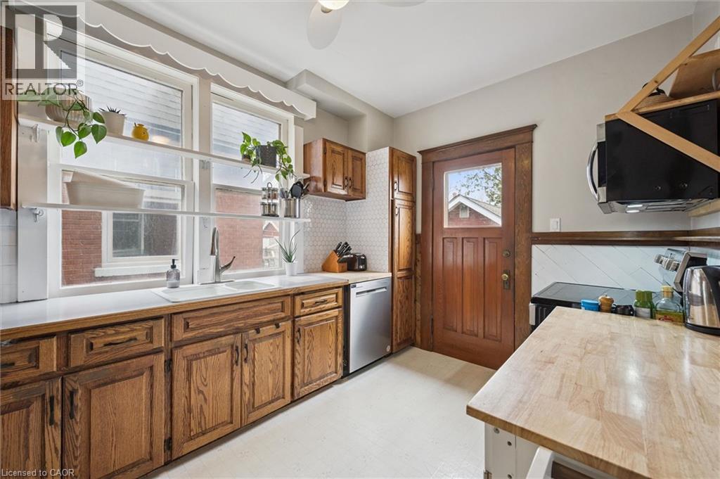 156 Norfolk Street, Stratford, Ontario  N5A 3Y9 - Photo 9 - 40823419