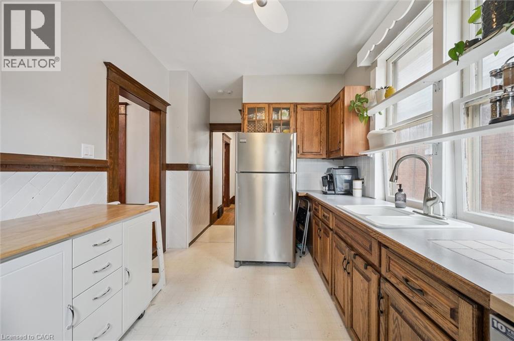 156 Norfolk Street, Stratford, Ontario  N5A 3Y9 - Photo 11 - 40823419