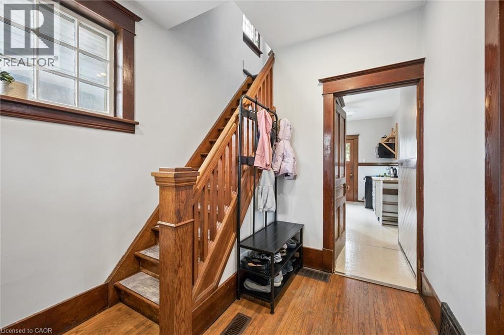 156 Norfolk Street, Stratford, Ontario  N5A 3Y9 - Photo 4 - 40823419