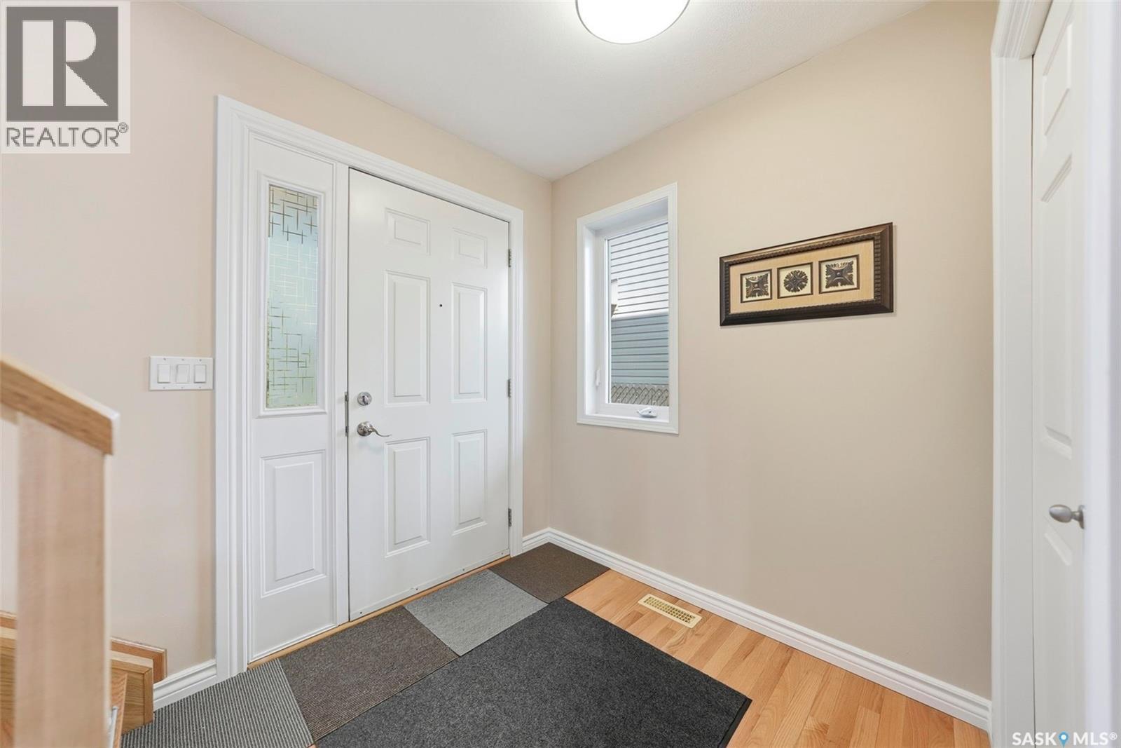 463 Buckwold Cove, Saskatoon, Saskatchewan  S7N 4W1 - Photo 3 - SK035683