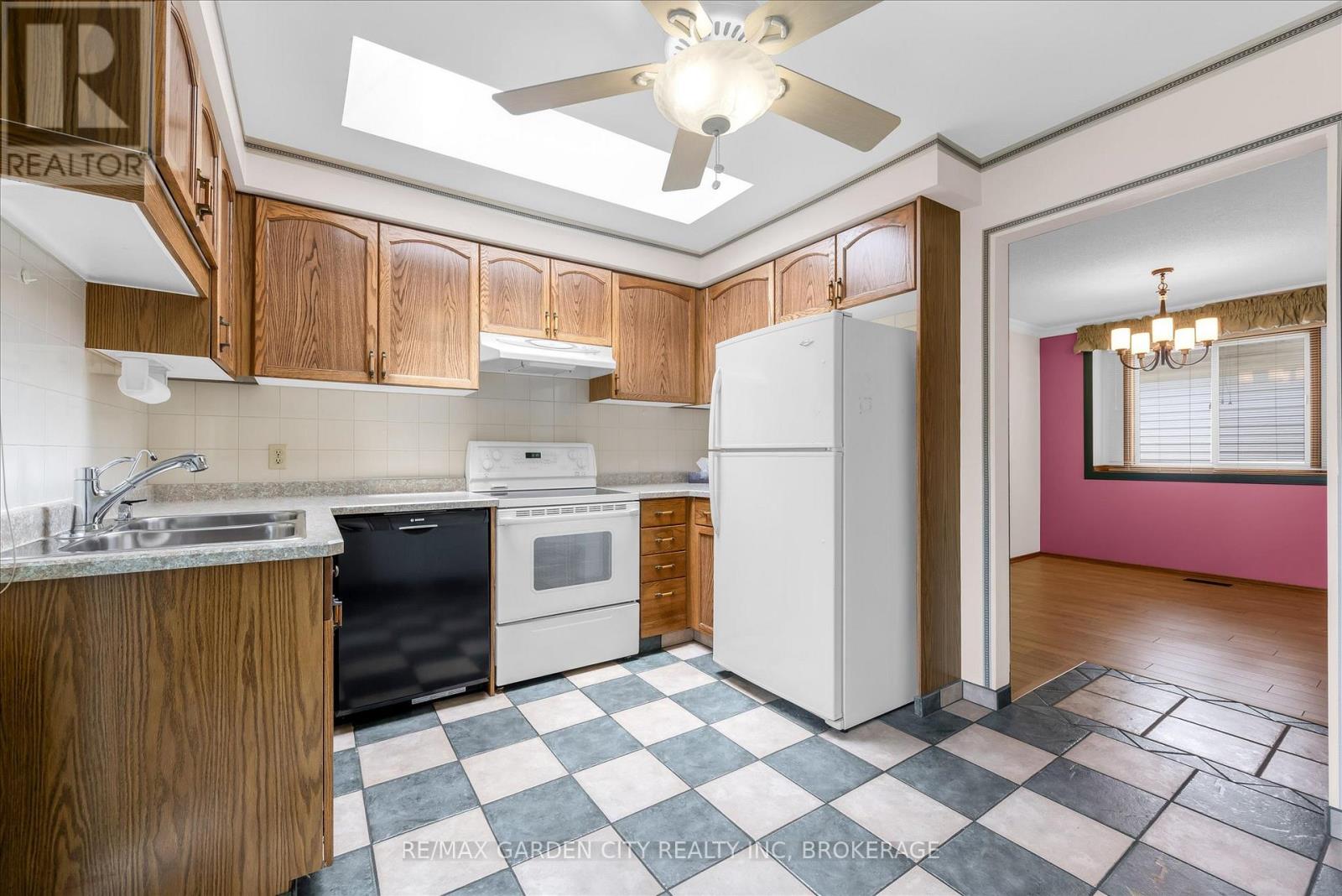 71 Hazel Street, St. Catharines, Ontario  L2T 4B8 - Photo 10 - X13116432
