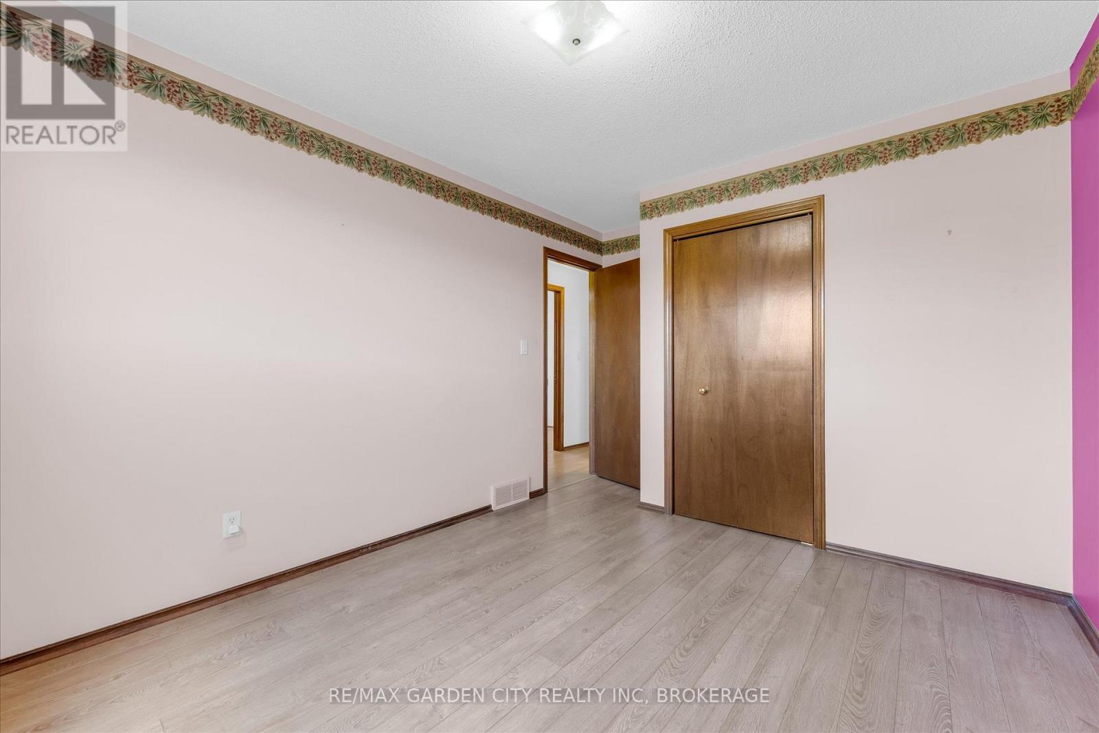 71 Hazel Street, St. Catharines, Ontario  L2T 4B8 - Photo 11 - X13116432