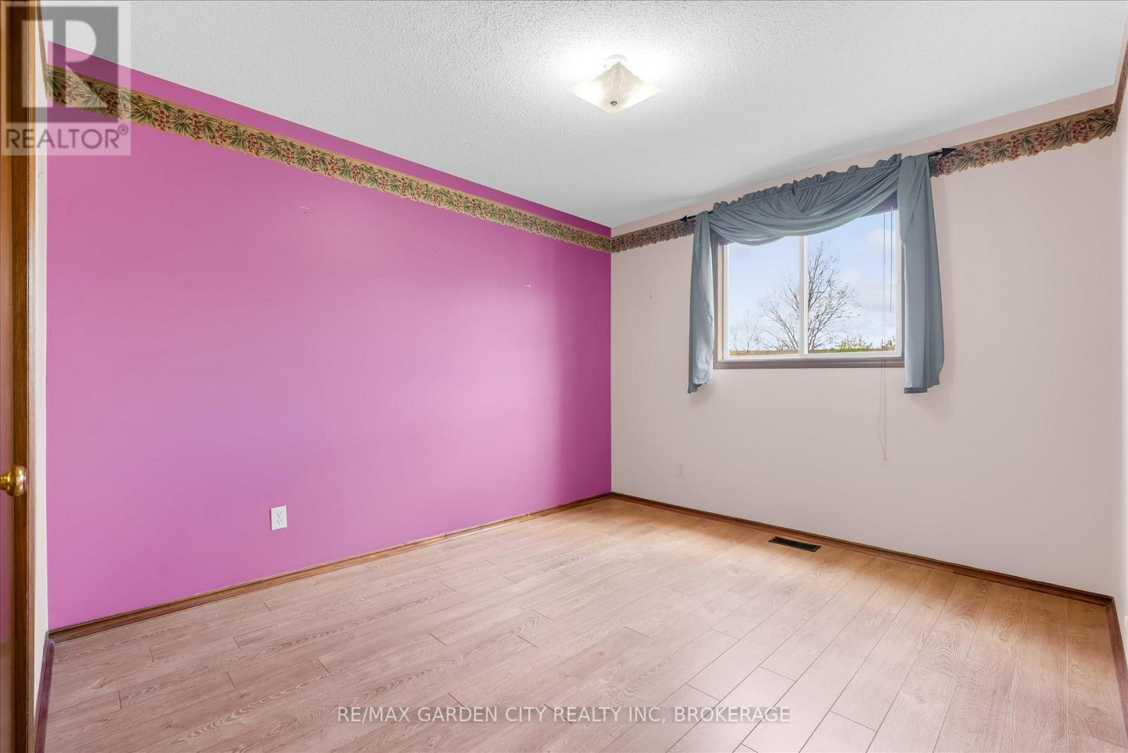 71 Hazel Street, St. Catharines, Ontario  L2T 4B8 - Photo 12 - X13116432