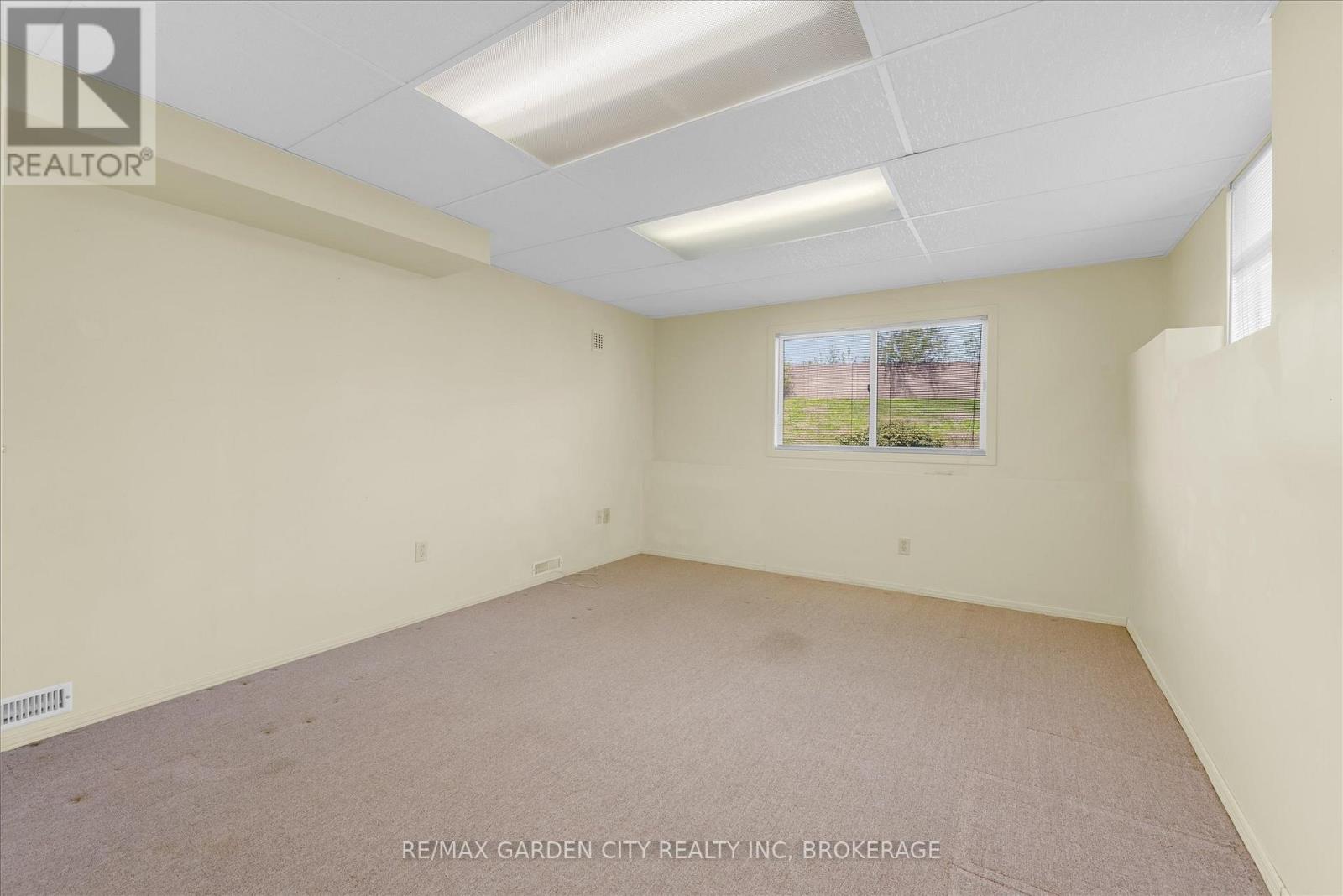 71 Hazel Street, St. Catharines, Ontario  L2T 4B8 - Photo 23 - X13116432