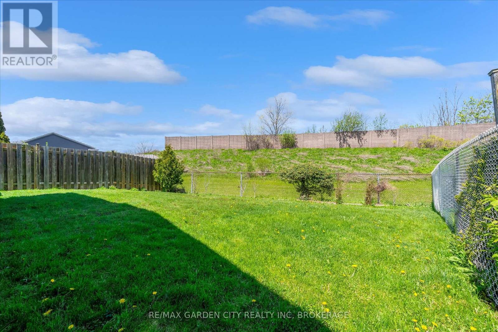 71 Hazel Street, St. Catharines, Ontario  L2T 4B8 - Photo 28 - X13116432