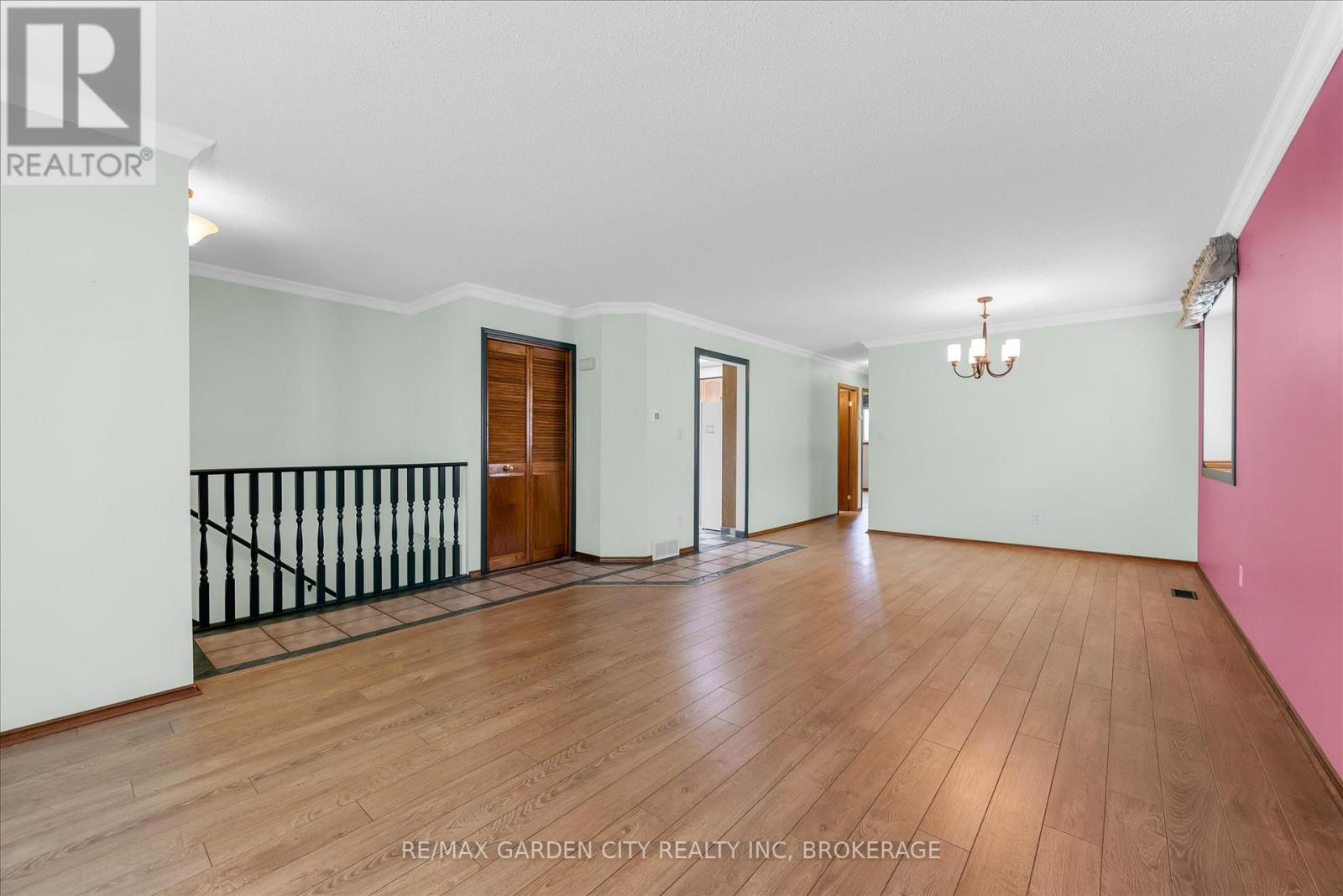71 Hazel Street, St. Catharines, Ontario  L2T 4B8 - Photo 4 - X13116432