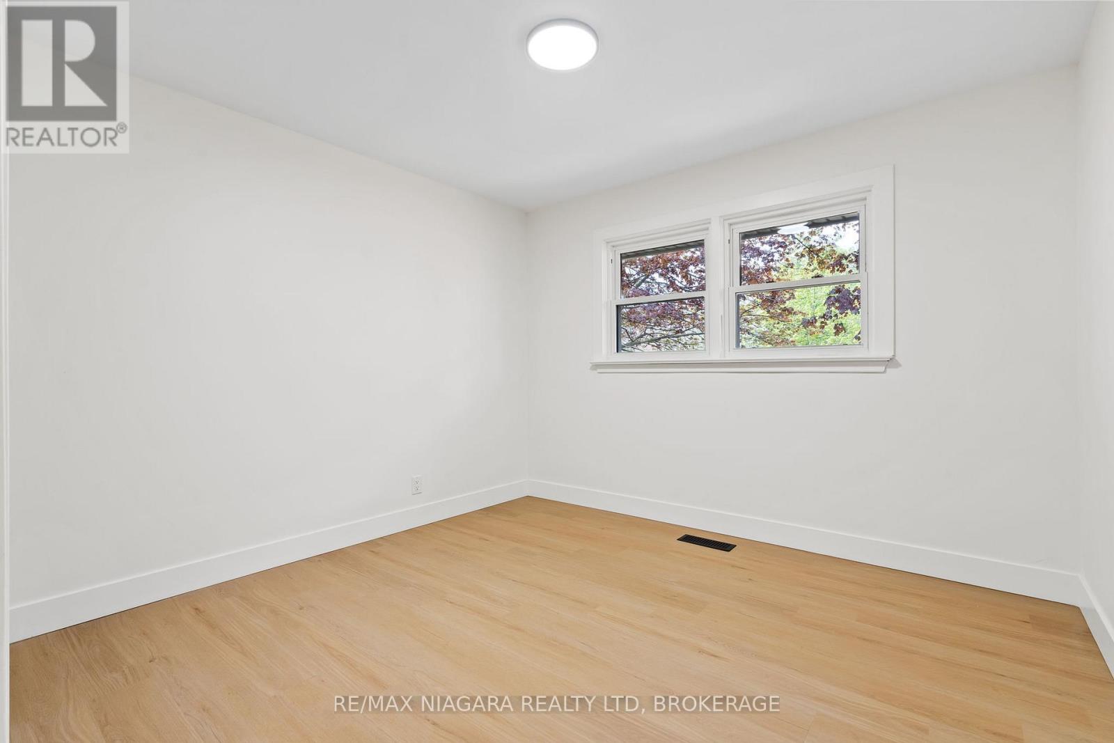 3555 Gainsborough Avenue, Niagara Falls, Ontario  L2J 2T9 - Photo 17 - X13116508
