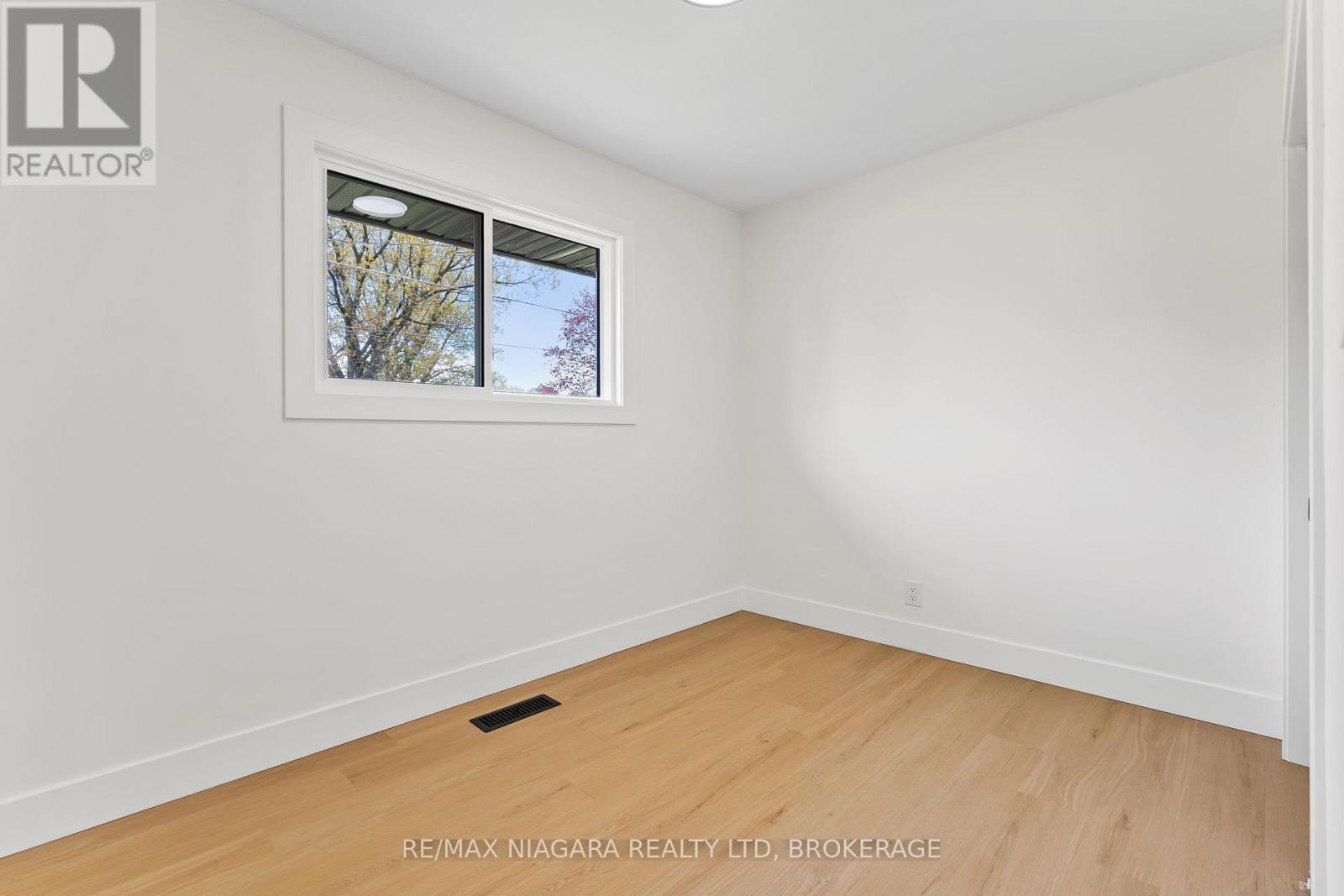 3555 Gainsborough Avenue, Niagara Falls, Ontario  L2J 2T9 - Photo 19 - X13116508