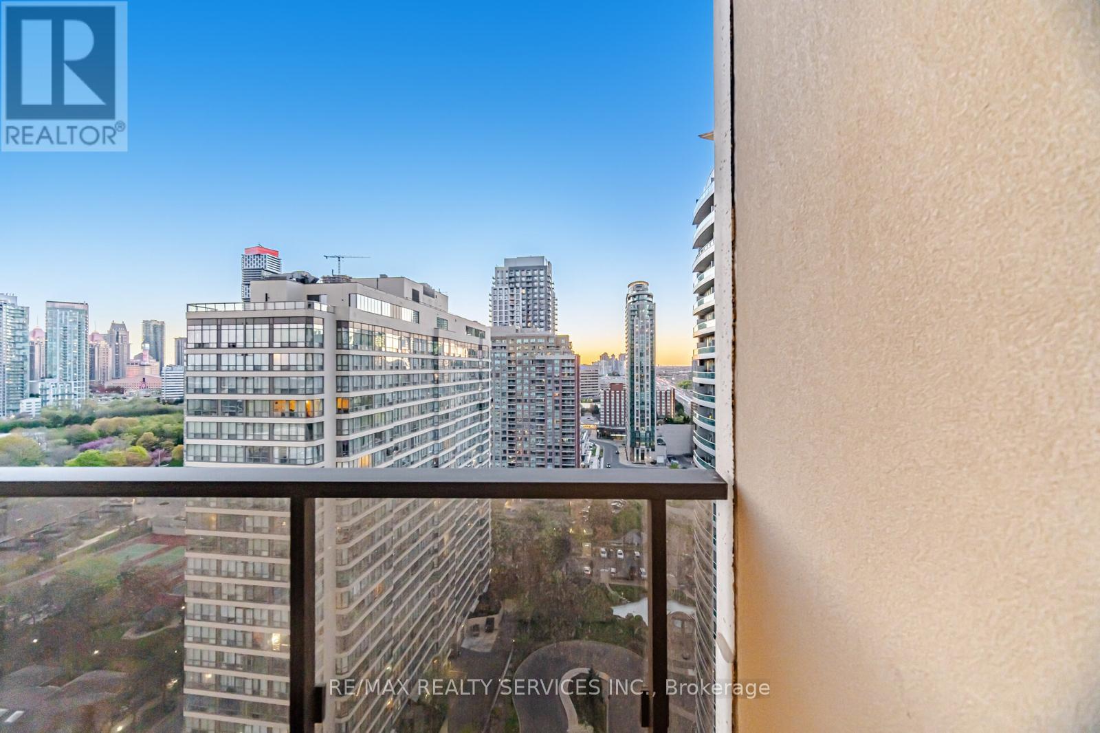 1811 - 30 Elm Drive W, Mississauga, Ontario  L5B 0N6 - Photo 9 - W13108736