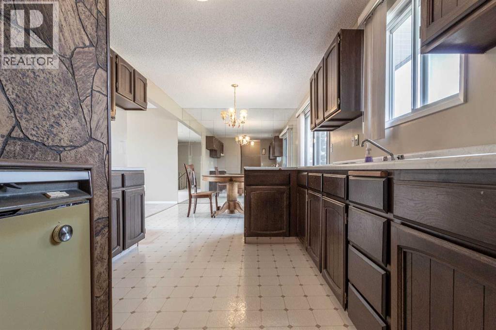 998 17 Street Ne, Medicine Hat, Alberta  T1C 1M6 - Photo 18 - A2309506