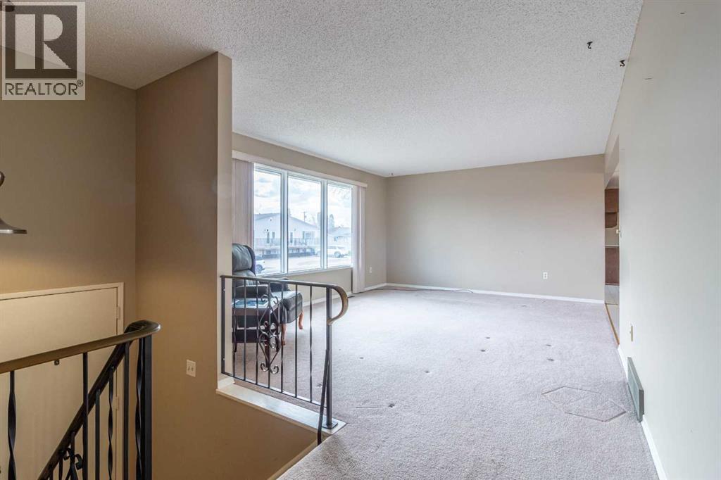 998 17 Street Ne, Medicine Hat, Alberta  T1C 1M6 - Photo 4 - A2309506