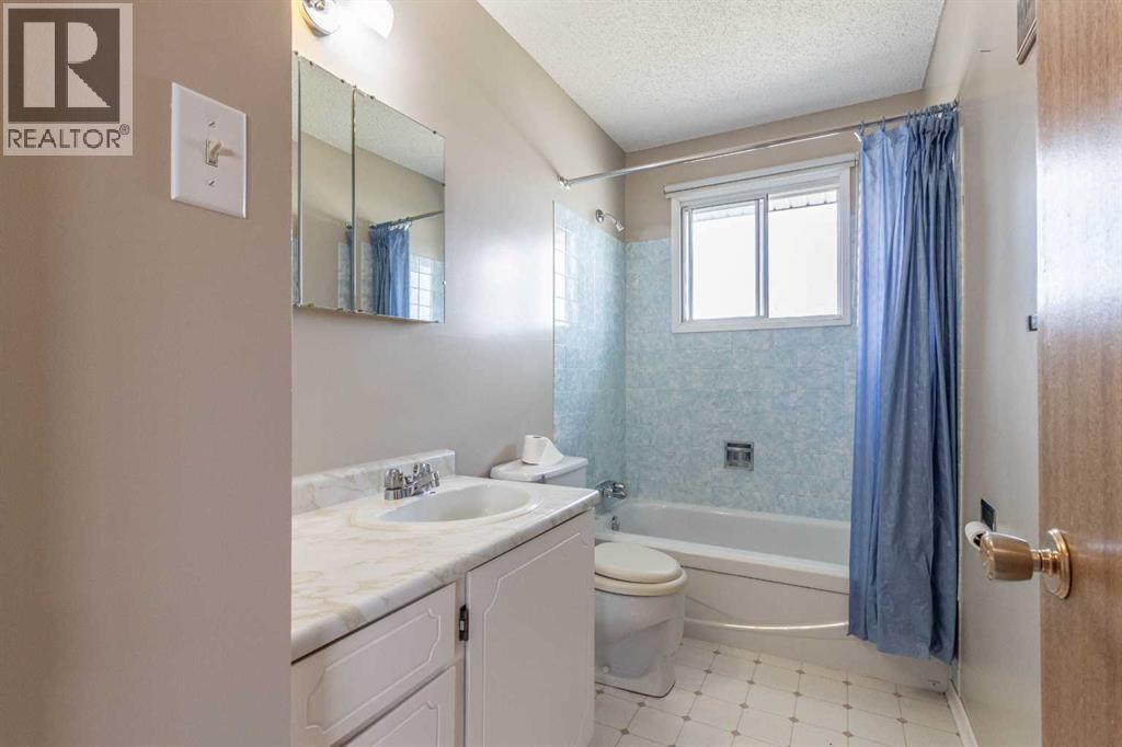 998 17 Street Ne, Medicine Hat, Alberta  T1C 1M6 - Photo 19 - A2309506