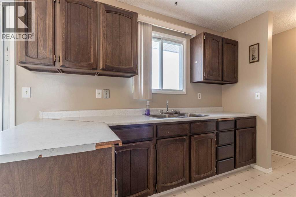 998 17 Street Ne, Medicine Hat, Alberta  T1C 1M6 - Photo 15 - A2309506