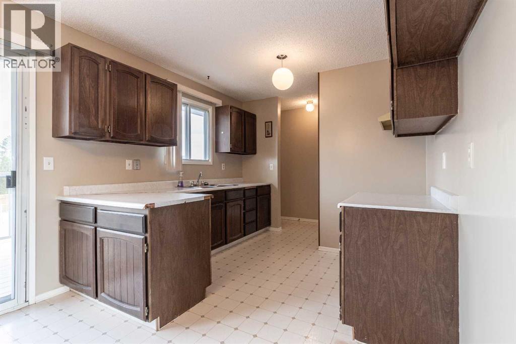998 17 Street Ne, Medicine Hat, Alberta  T1C 1M6 - Photo 12 - A2309506