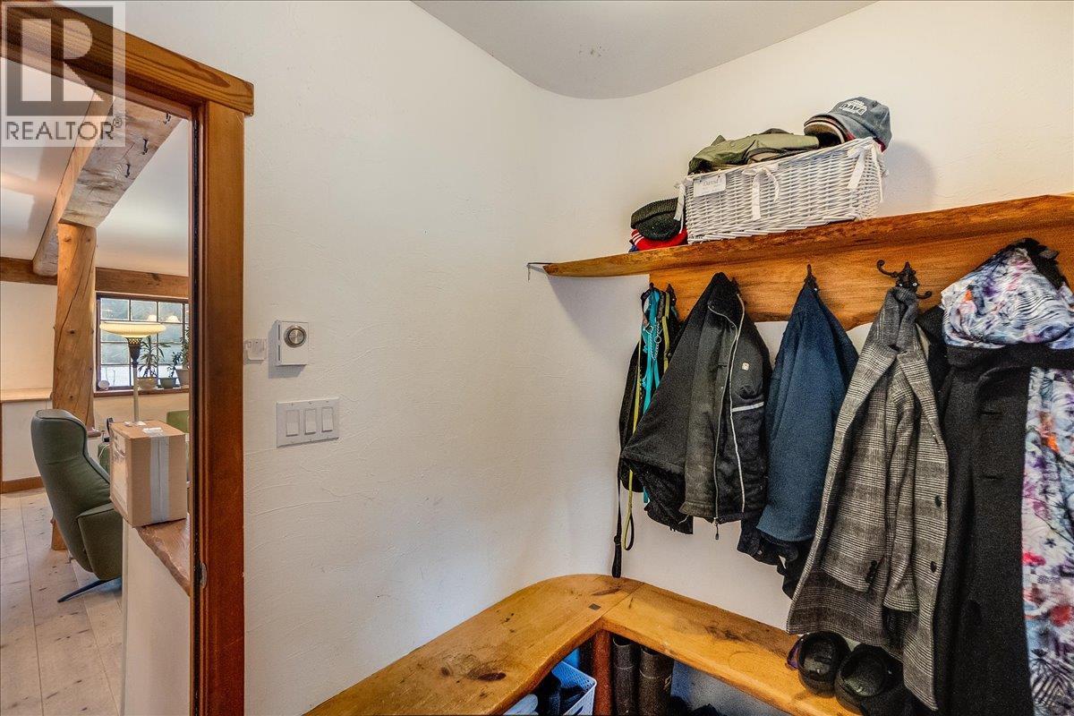 3918 Passmore Upper Road, Passmore, British Columbia  V0G 2J0 - Photo 2 - 10373029