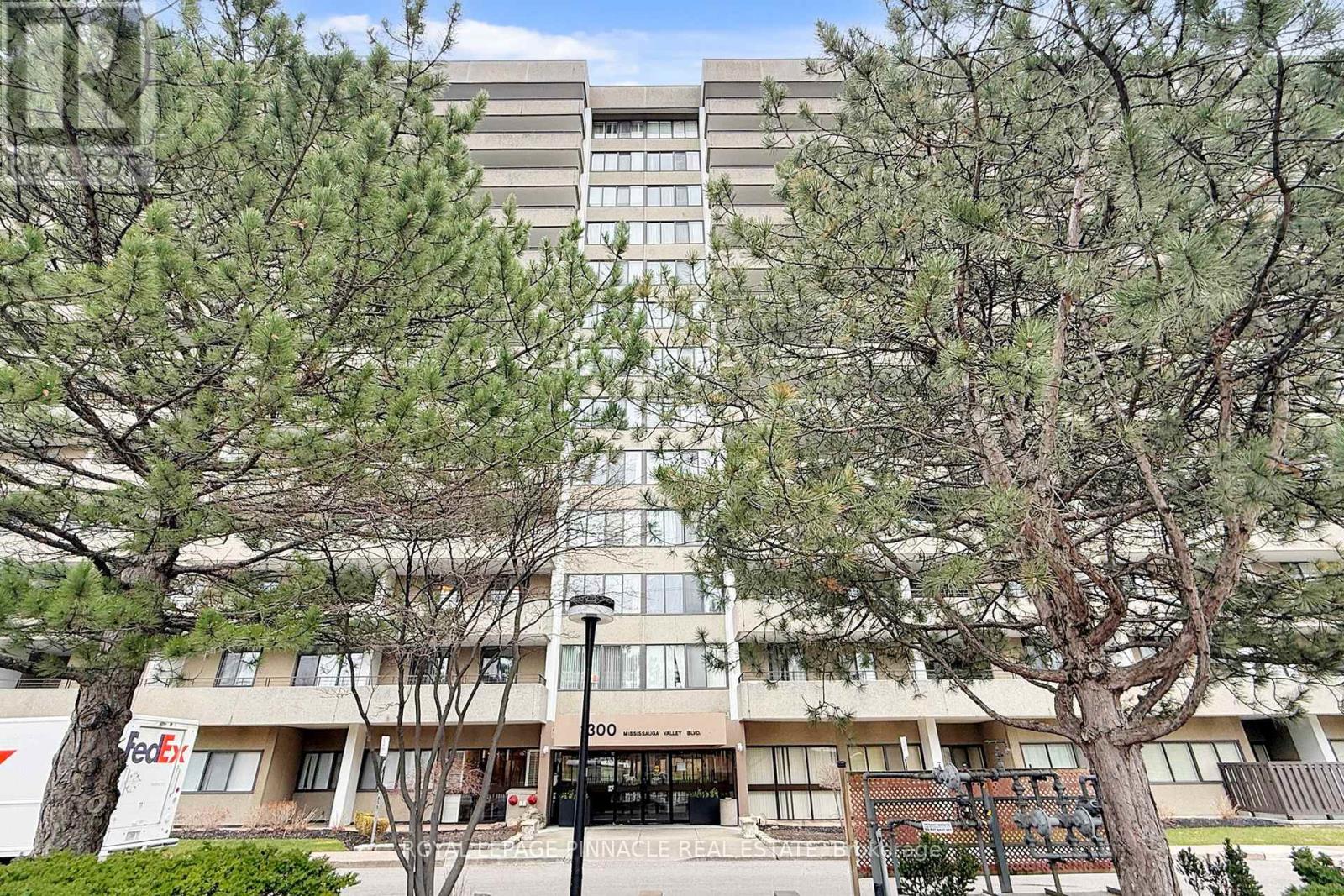 202 - 1300 Mississauga Valley Boulevard, Mississauga, Ontario  L5A 3S9 - Photo 2 - W12959232