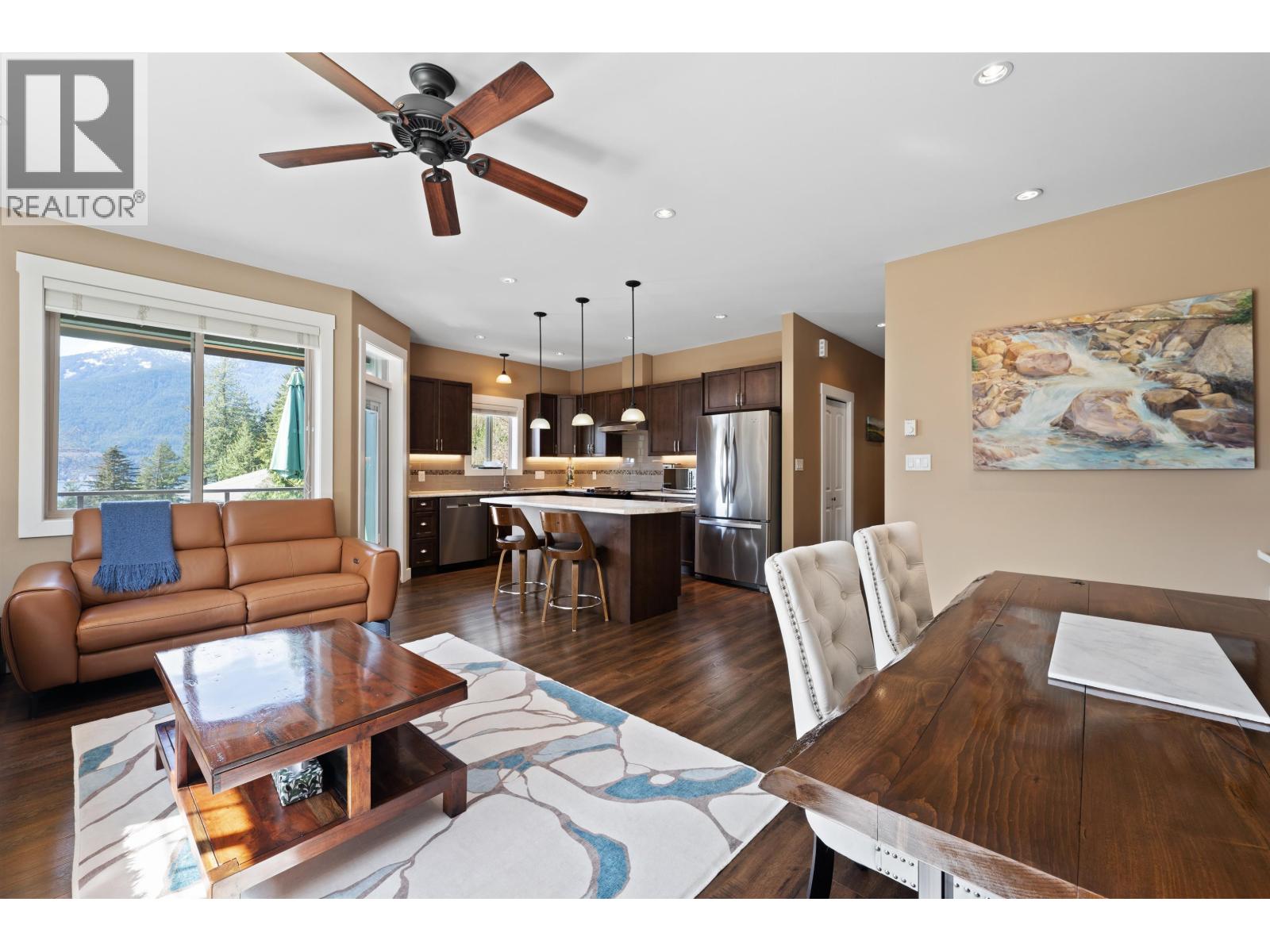 746 Upper Crescent, Squamish, British Columbia  V8B 1J2 - Photo 3 - R3122490