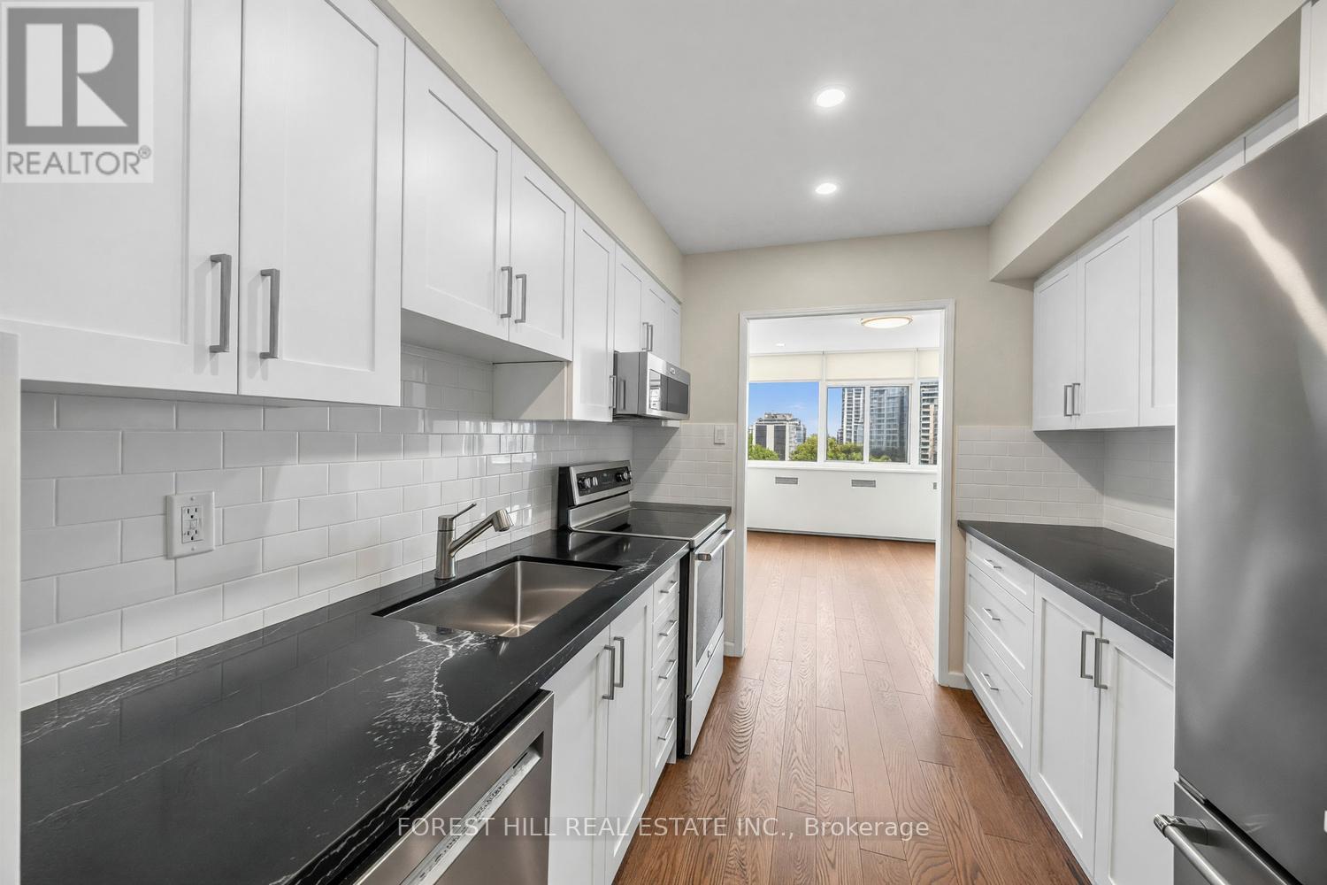 906 - 561 Avenue Road, Toronto, Ontario  M4V 2J8 - Photo 2 - C13116482