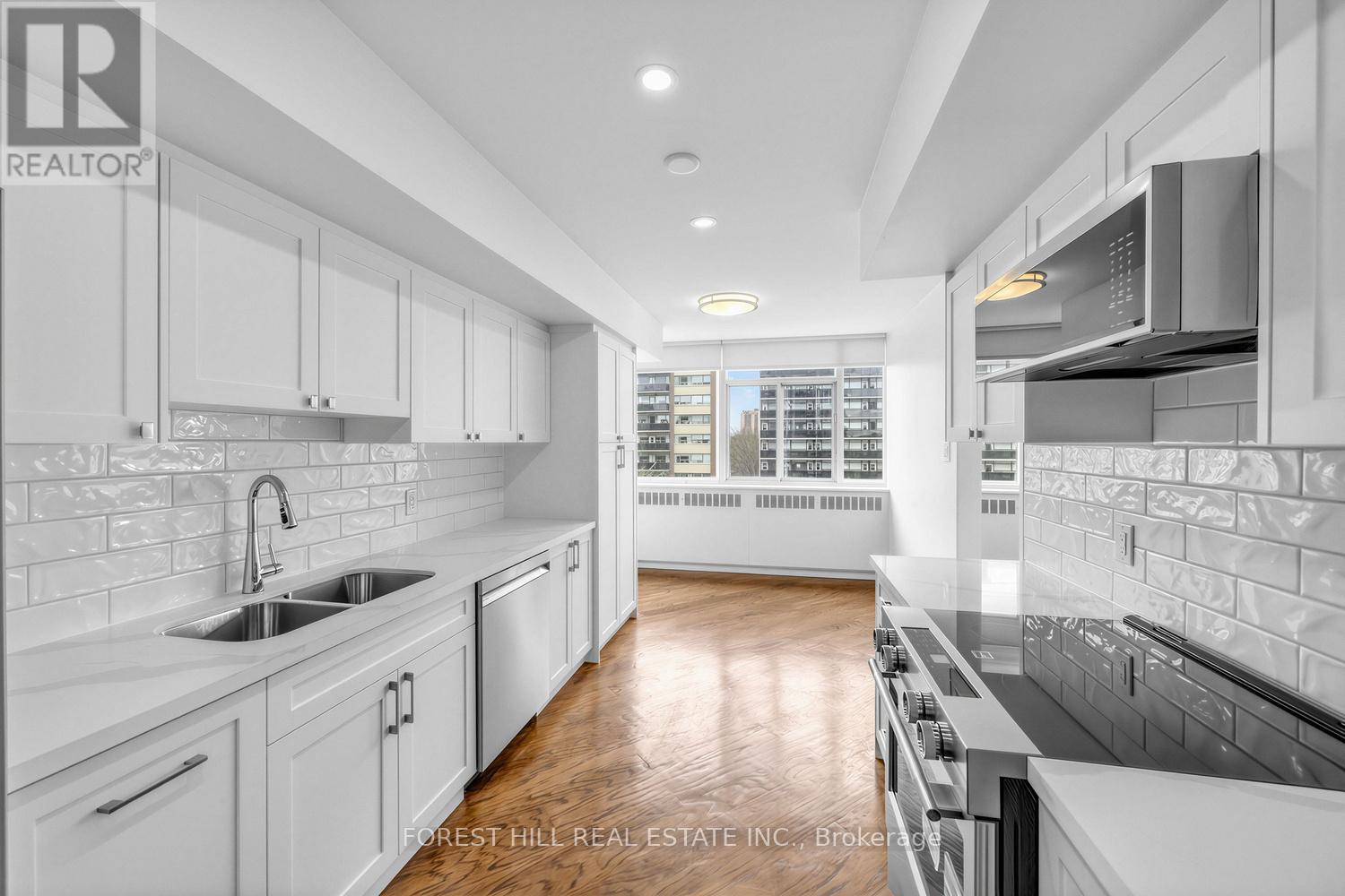 803-4 - 561 Avenue Road, Toronto, Ontario  M4V 2J8 - Photo 3 - C13116484