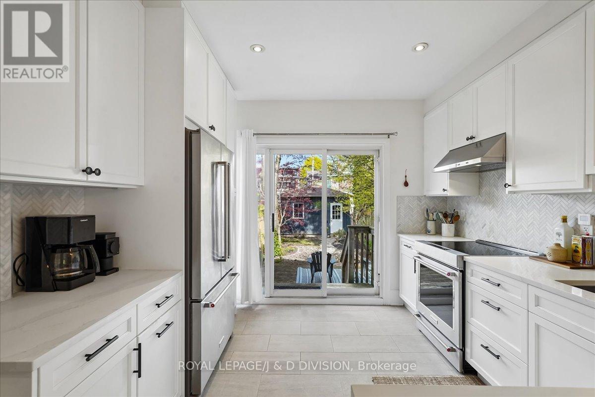 113 Langford Avenue, Toronto, Ontario  M4J 3E5 - Photo 10 - E13116374