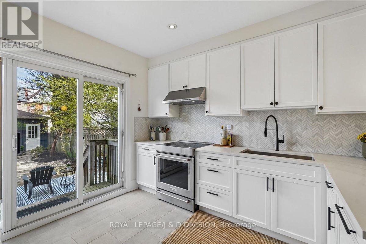 113 Langford Avenue, Toronto, Ontario  M4J 3E5 - Photo 11 - E13116374