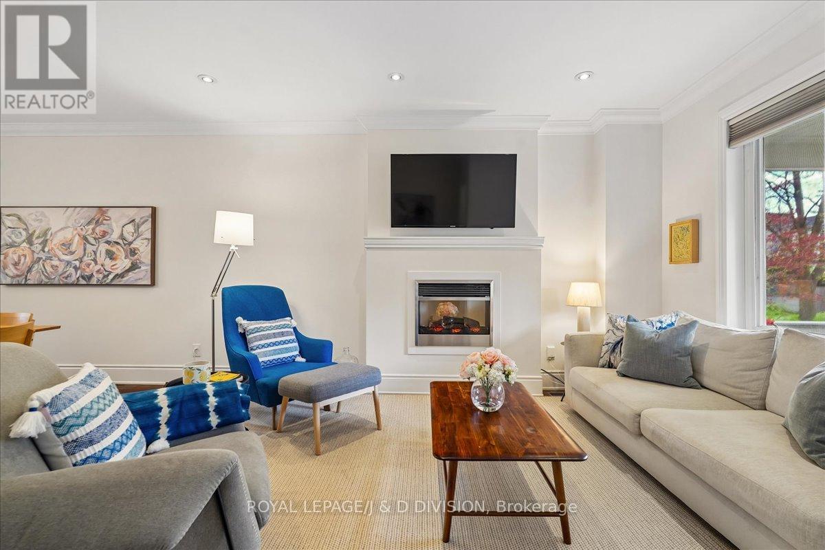 113 Langford Avenue, Toronto, Ontario  M4J 3E5 - Photo 4 - E13116374