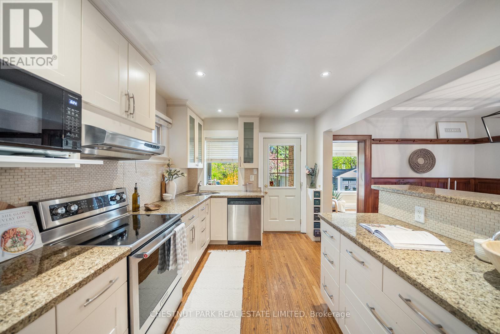 17 Glen Stewart Avenue, Toronto, Ontario  M4E 1P6 - Photo 13 - E13116556