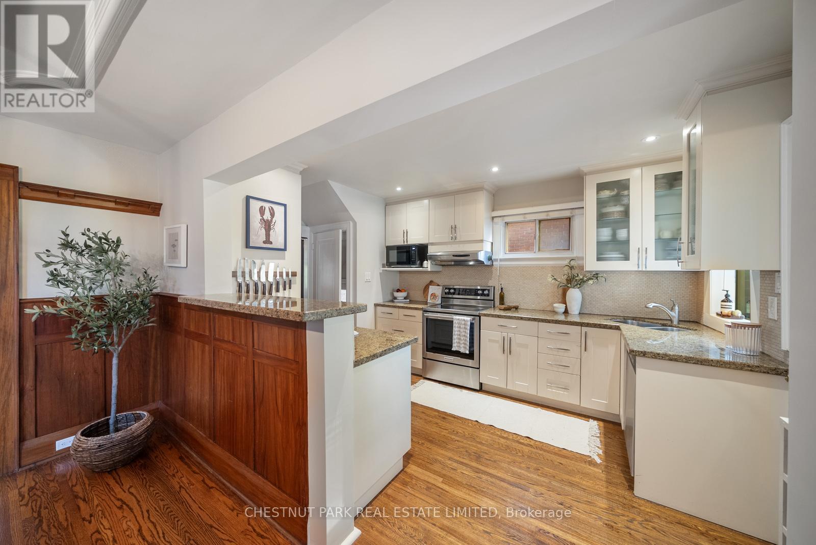 17 Glen Stewart Avenue, Toronto, Ontario  M4E 1P6 - Photo 14 - E13116556